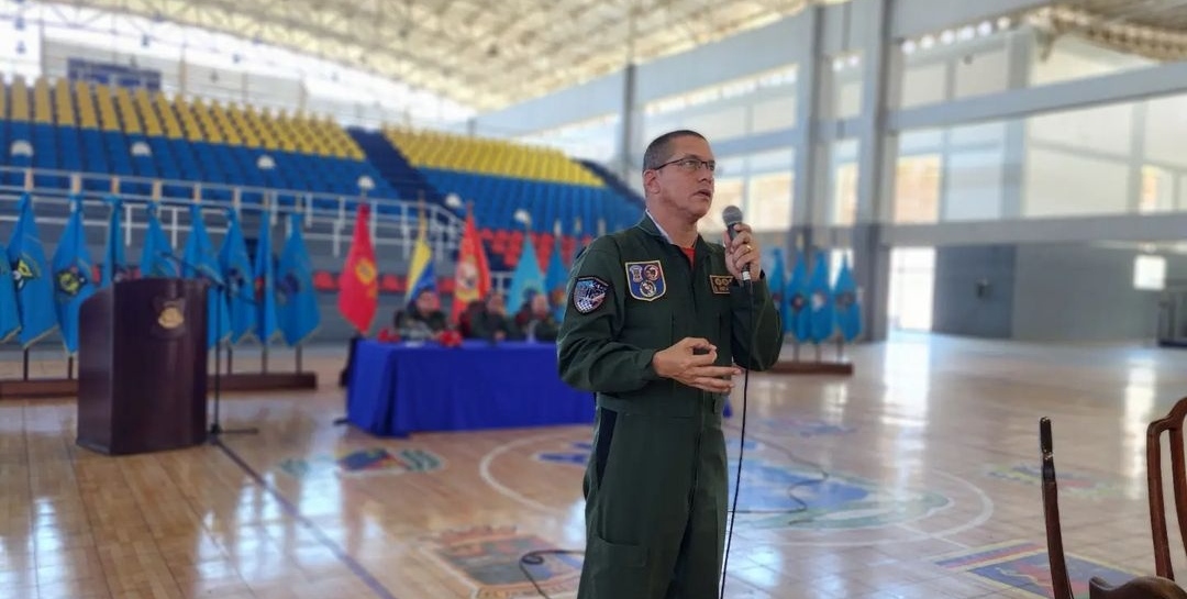 MG Santiago Infante Itriago sostuvo reunión con tenientes de la Aviación Militar Bolivariana